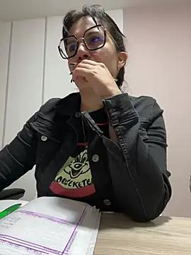 SWEETLILY18 from StripChat