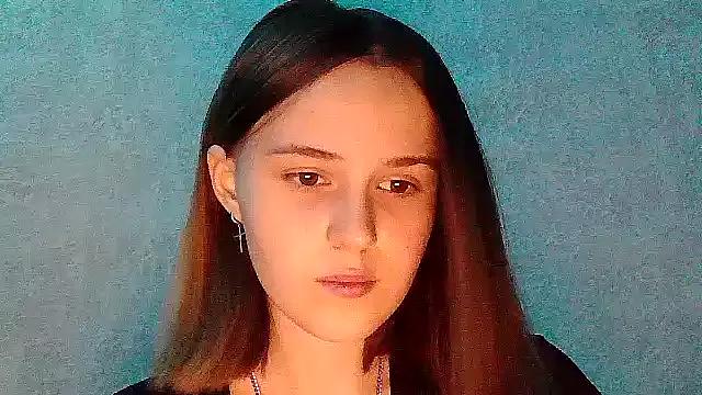 SweetLoraa from StripChat is Freechat