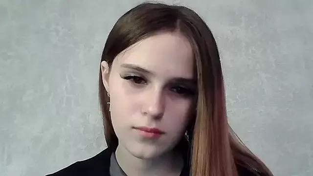 SweetLoraa from StripChat is Freechat