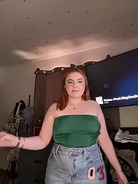 sweetluciee from StripChat is Freechat