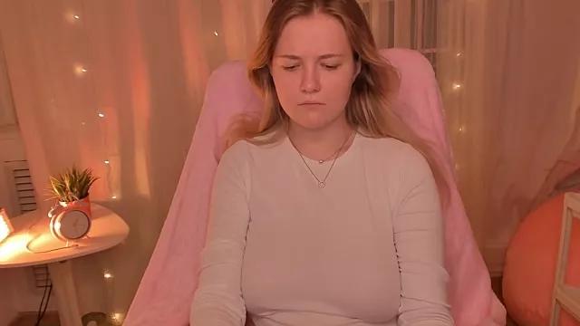 SweetMilkis from StripChat