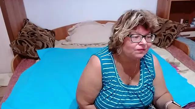 SweetMommaX from StripChat