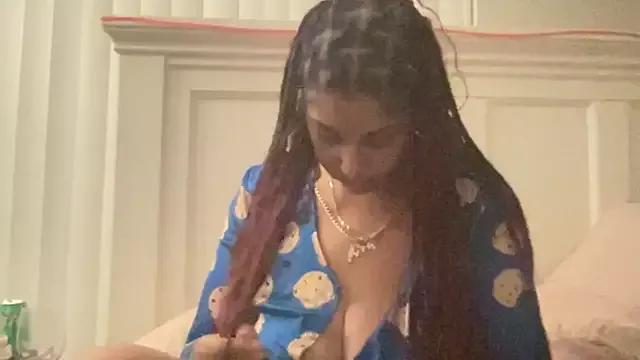 sweetnjuicyyy from StripChat is Freechat