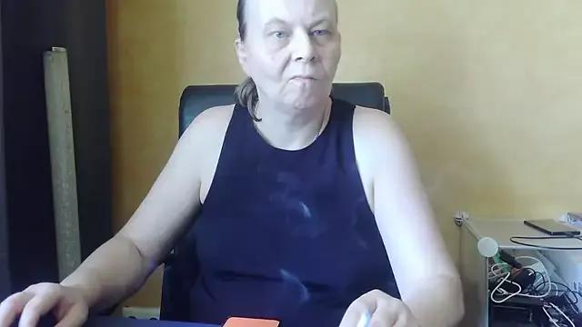 SweetPhoenix76 from StripChat