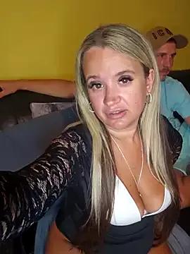 SweetShellyx from StripChat is Freechat