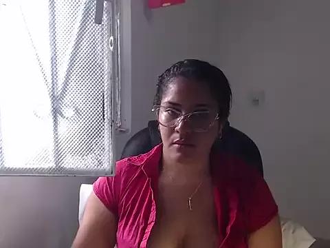 sweettmiah from StripChat