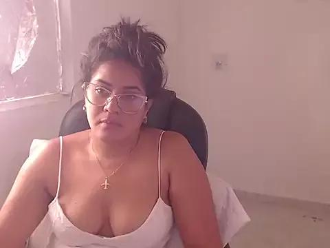 sweettmiah from StripChat