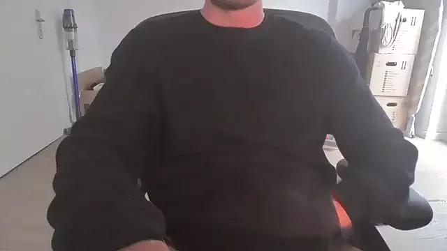 taallguyy_196 from StripChat