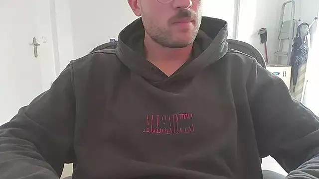 taallguyy_196 from StripChat