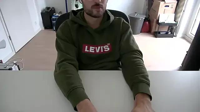 taallguyy_196 from StripChat