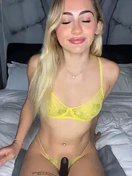 TamaraTemptations from StripChat is Freechat