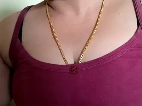 Tamil_Queengirl from StripChat is Freechat