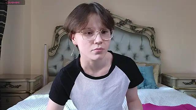Tara_Lawson from StripChat