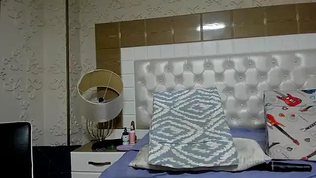 TaraaHot from StripChat