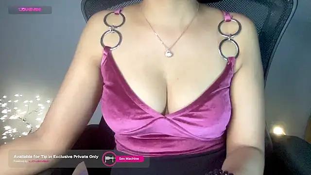 Tashaa from StripChat is Freechat