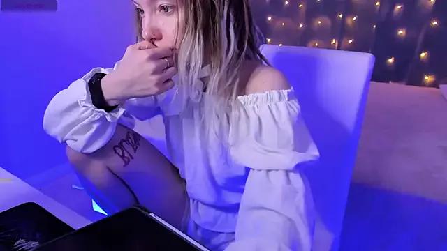 tattoo_art_baby from StripChat