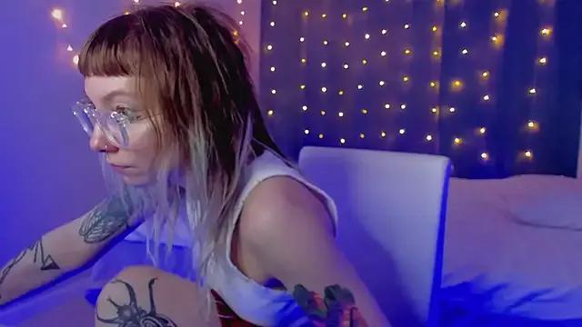 tattoo_art_baby from StripChat