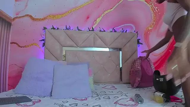 Taylor_oriana_ from StripChat is Freechat