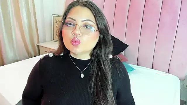 Tessa_Sinclaire from StripChat is Freechat