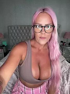 thatfiregirlxx from StripChat is Freechat