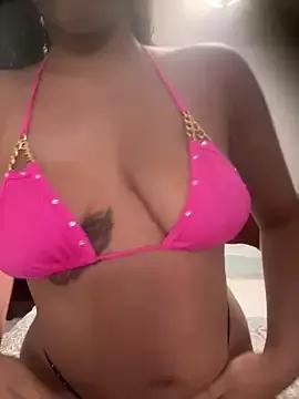 thatonelightskinn from StripChat