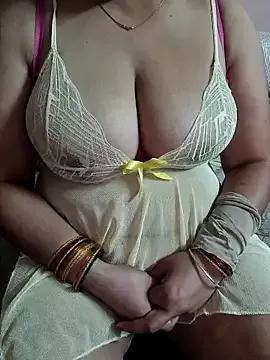 thelustybitch from StripChat is Freechat