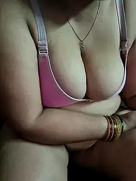 thelustybitch from StripChat is Freechat