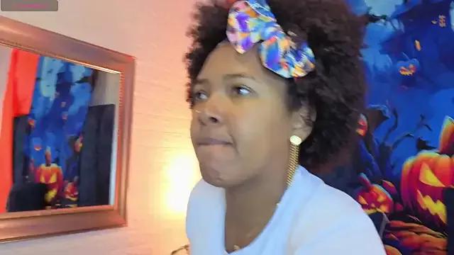 TianaLaRoux from StripChat is Freechat