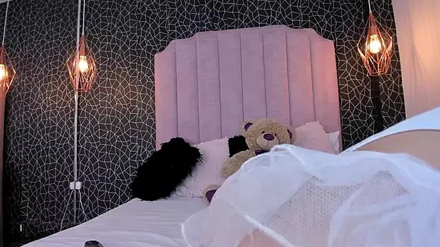 TifannyWolf_ from StripChat is Freechat
