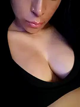 tiffani__love from StripChat is Freechat