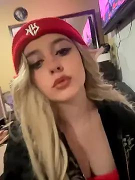 tiffanyxoxo515 from StripChat