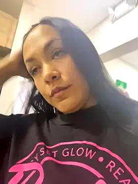 TiffanyyLam from StripChat