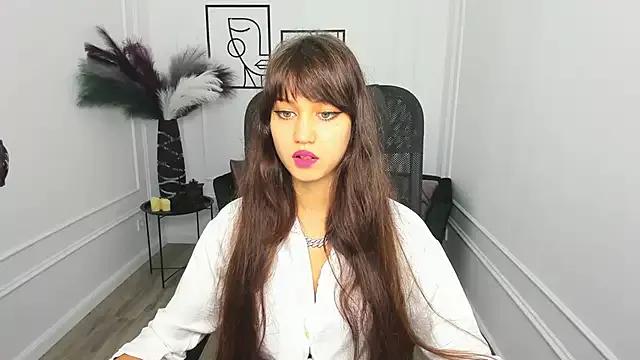 TiffanyYounge from StripChat is Freechat