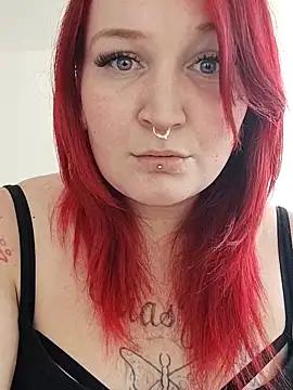 TiffiChantiT2 from StripChat