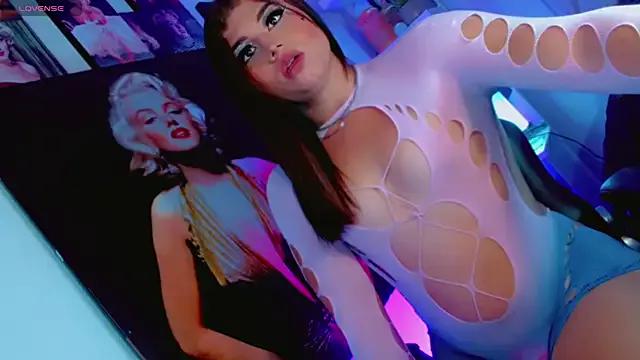 Tiiana_Glow10_ from StripChat is Freechat