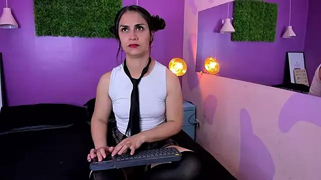 tiiny_emilly from StripChat