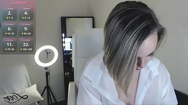 Tilly_Eliot from StripChat