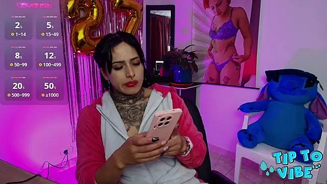 TinnaDawsom from StripChat