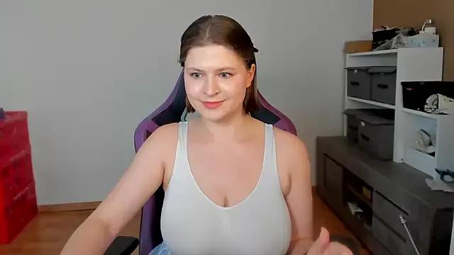 TinniAngel from StripChat