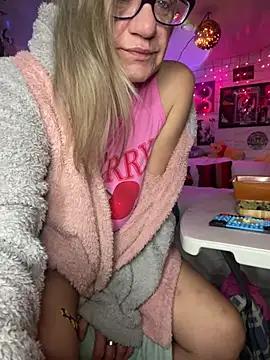 Photos of TrenaAnne from StripChat is Freechat