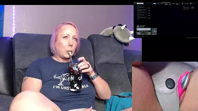 Trixiekittycutie from StripChat is Freechat