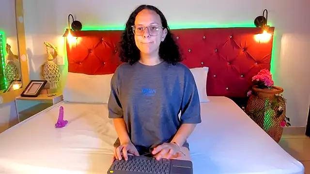 Trixye_Moon from StripChat is Freechat