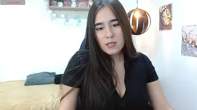 tulunaroja from StripChat