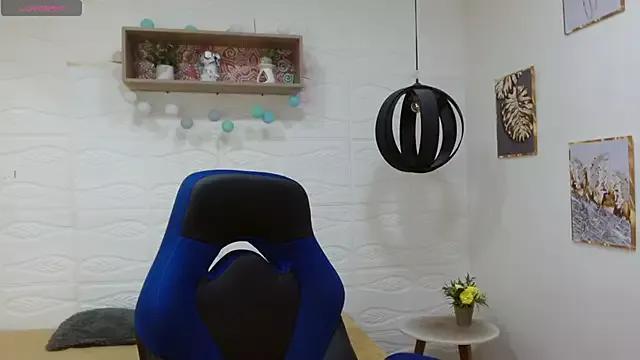 tulunaroja from StripChat