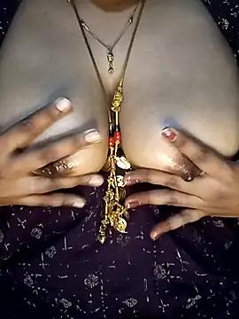 tuttifrutti17 from StripChat