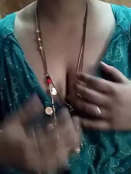 tuttifrutti17 from StripChat