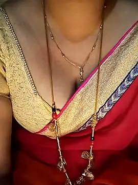 tuttifrutti17 from StripChat
