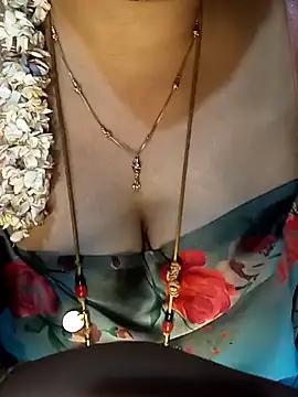 tuttifrutti17 from StripChat