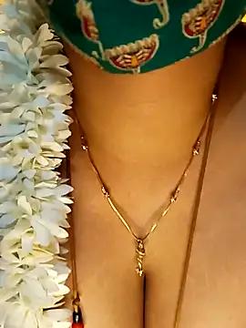 tuttifrutti17 from StripChat