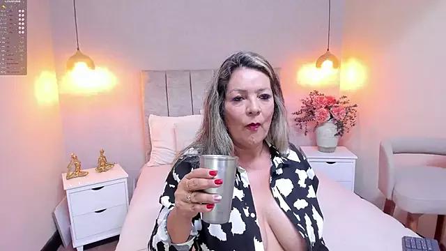 tutu_milf from StripChat